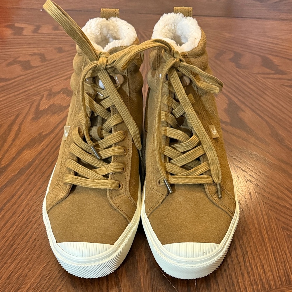 Cariuma Brown Lace Up Boots